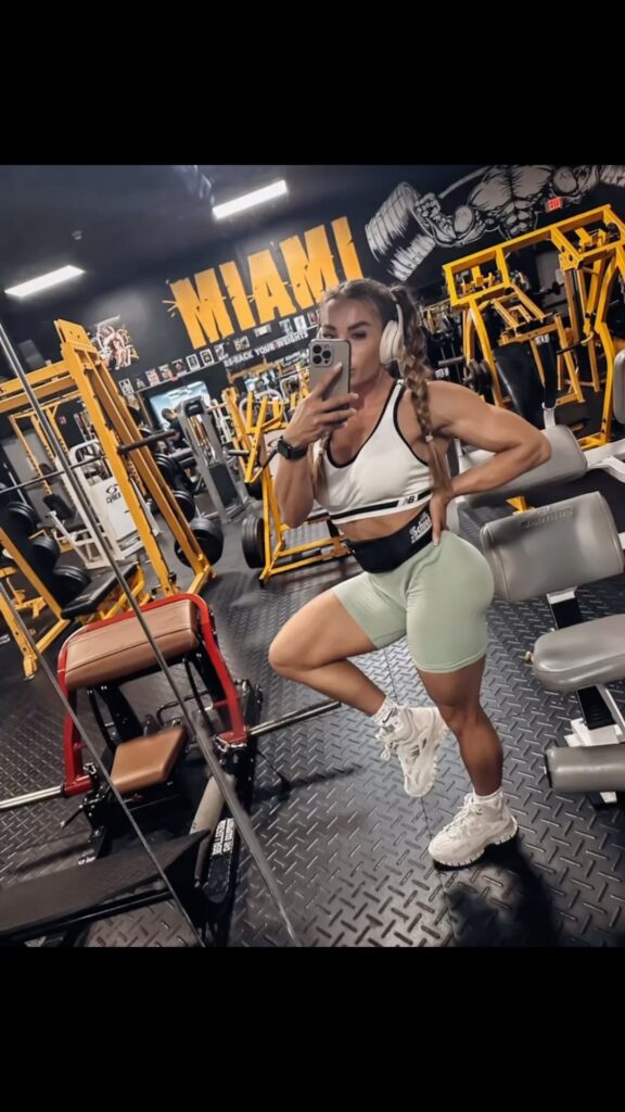 Anna Banks - Gallery Image